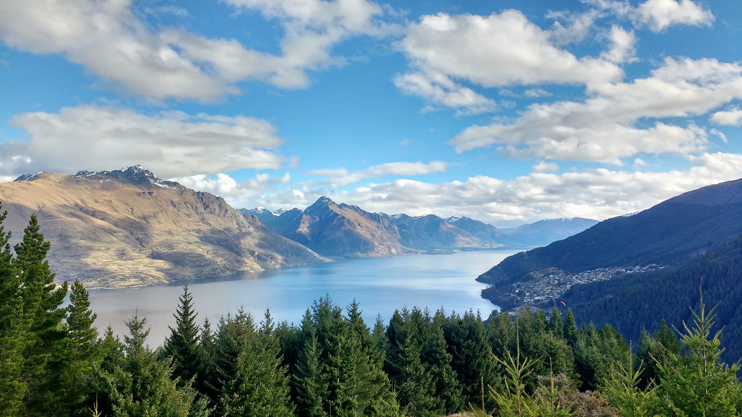 Lake Wakatipu and surrounding peaks above Queenstown